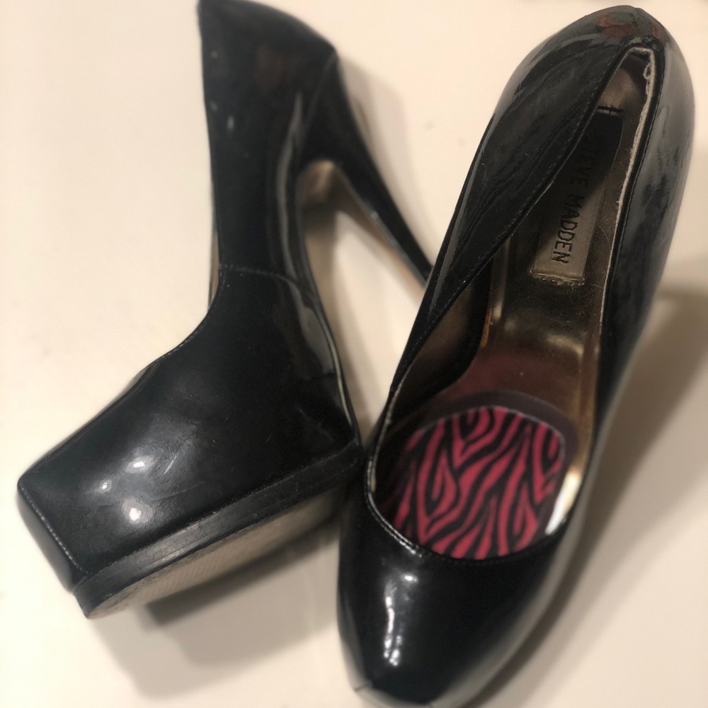 Black sexy as heck pumps